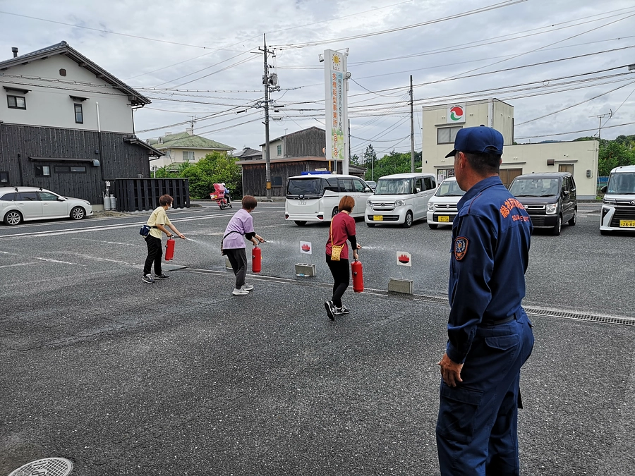 消火訓練とAEDの使い方、心肺蘇生の訓練を行いました。