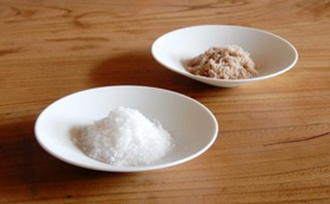 自慢の塩100g×2種類（能登島の海塩／藻塩）