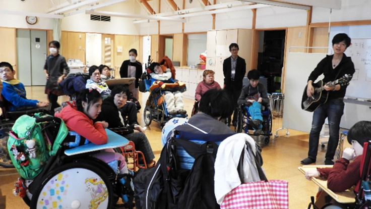 障害者施設の関係者が、みんなで親しめる愛唱歌を作りたい！