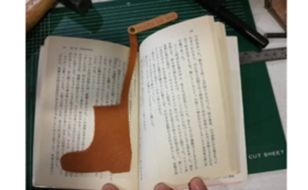 革靴のしおりをプレゼント