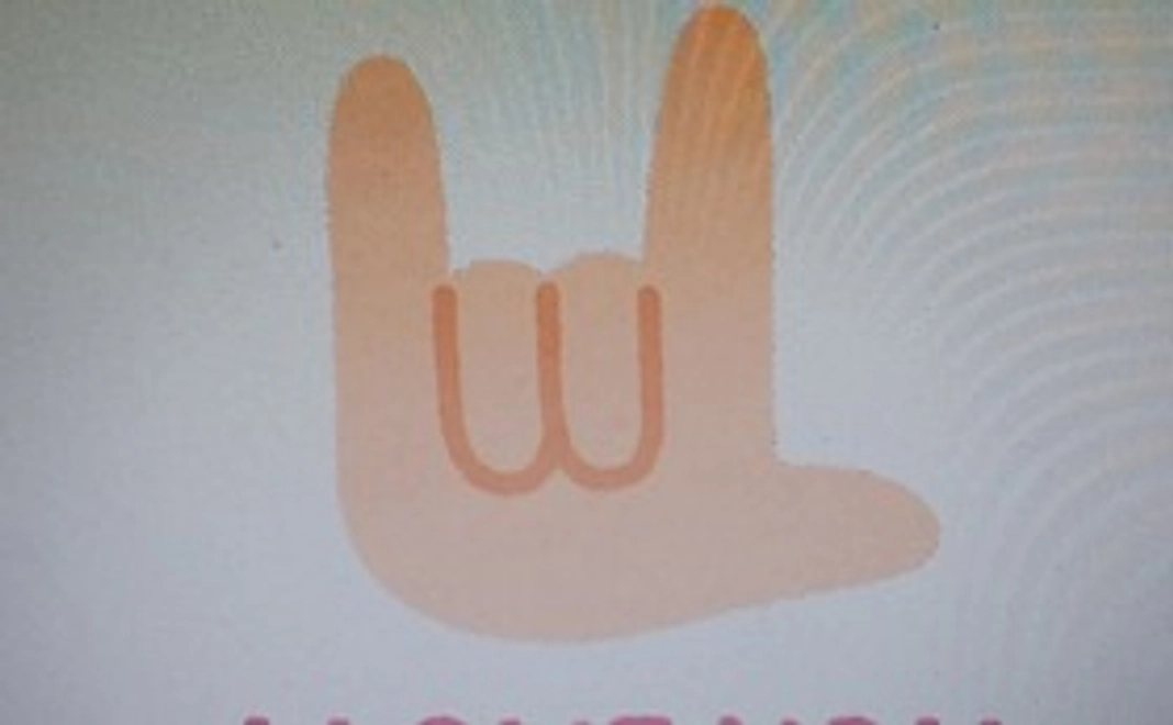 お礼のメールとオリジナルマスクをお送りします。