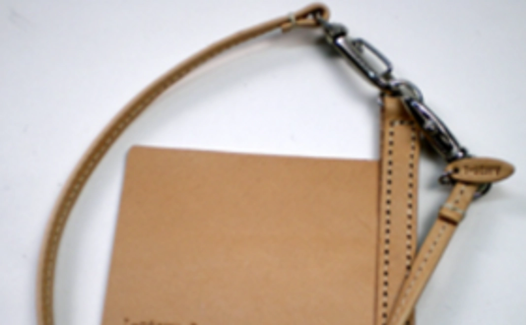 ウォレットカード（ヌメ皮）本体1枚＋ロープ1本