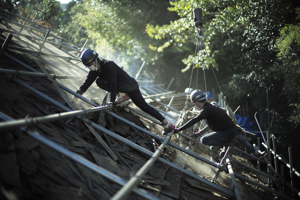瓦を取り外しました！