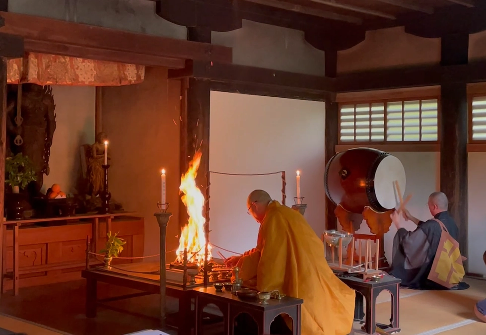 明王堂 6月の護摩祈祷を行いました／青年仏師 大久保秀佳さんの太鼓と共に