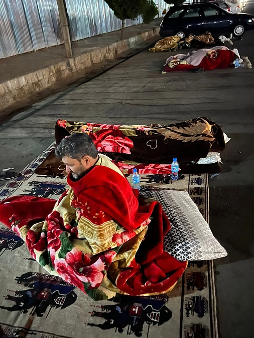  「怖くて屋内で眠れない」被災者へ支援を届けるために