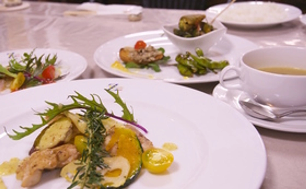 現地でシェフ自慢の料理を堪能！