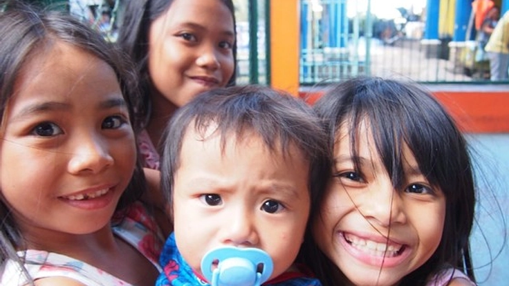 フィリピンの子どもたちへ、オリジナル写真集を贈り届けたい！