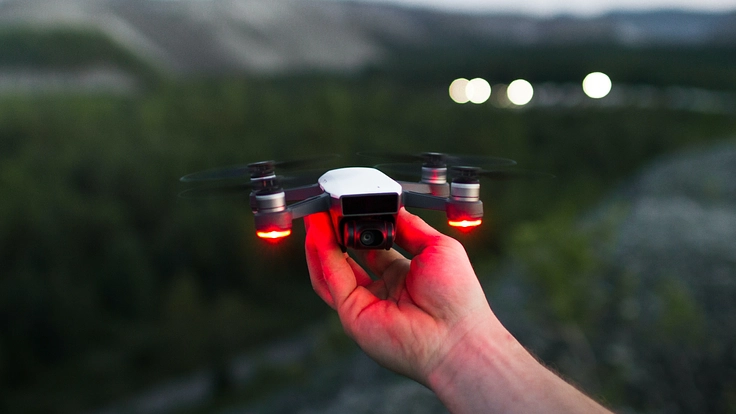 全国の小中学校でドローンの操縦体験イベントを開催したい！