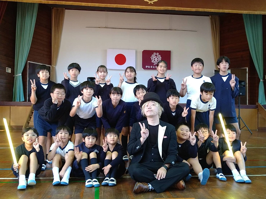 11校目の支援事業、伊佐市立牛尾小学校での公演が終了しました！