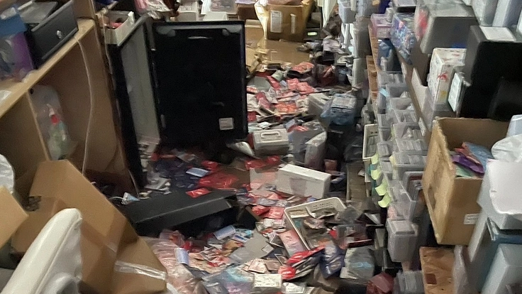 大雨で浸水した地元のカードショップを救いたい（鹿児島県霧島市）