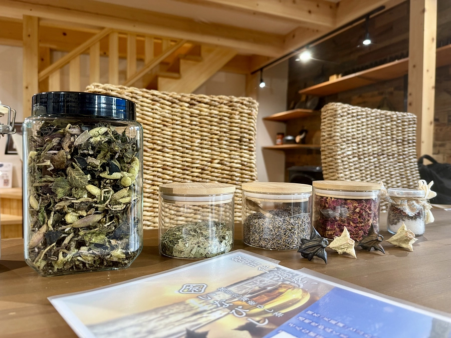 ヒシの葉バスソルト作り＆ひし茶（新茶）試飲【ウェルネス旅 in 猪苗代湖】