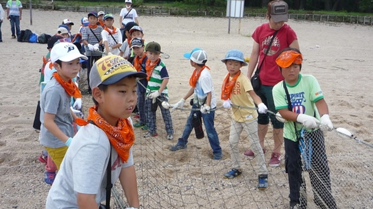 福井県で地引網体験と海鮮バーベキューを親子で体験できるように