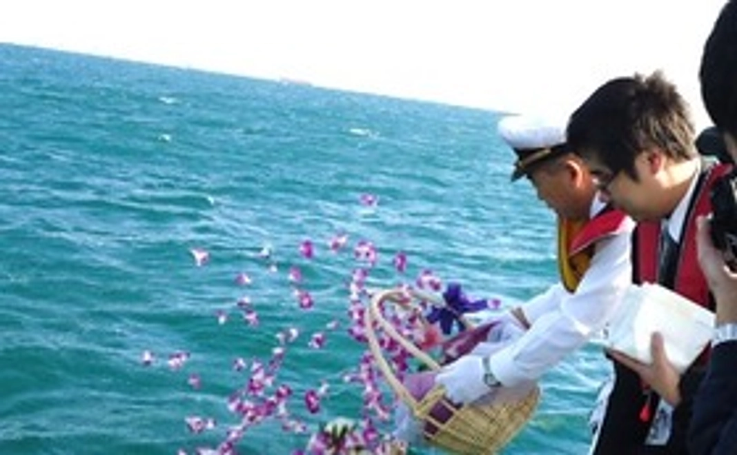 【海洋散骨コース】お礼のメールと葬送の画像をお送りします