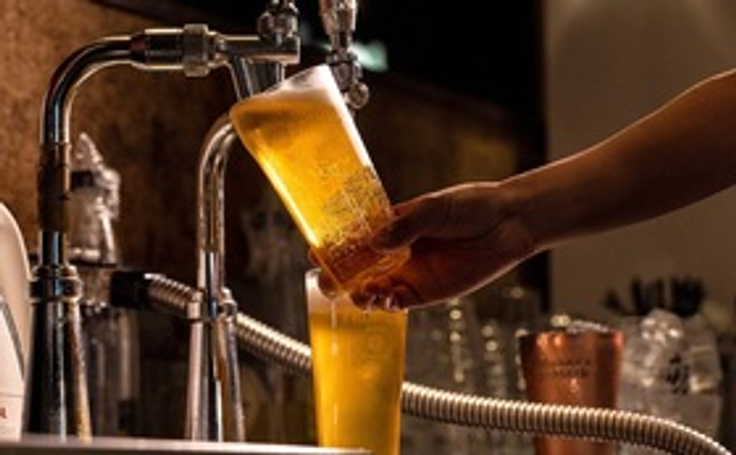 1年間限定、ドリンク何人でも何杯でも50％オフ