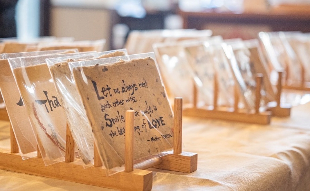 【限定コラボグッズで応援】手紙のヒト／手紙書道家 akina氏 直筆ポストカード（好きな言葉を指定できます！）