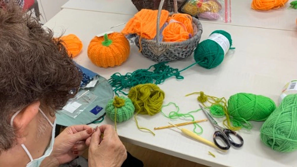 毛糸のかぼちゃ 次々誕生！ アフガニスタン手芸教室