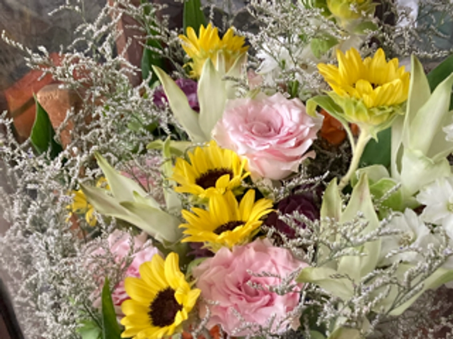 旅立つ子達を見送るときには、あの子達にぴったりなお花を選んであげるのが、精一杯の感謝のつもりでいます