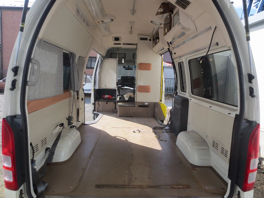 救急車からゆめバスへ変身中！