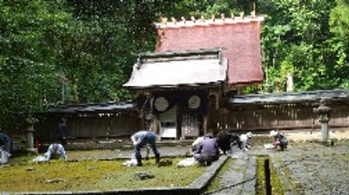 若狭彦神社の清掃が行われました