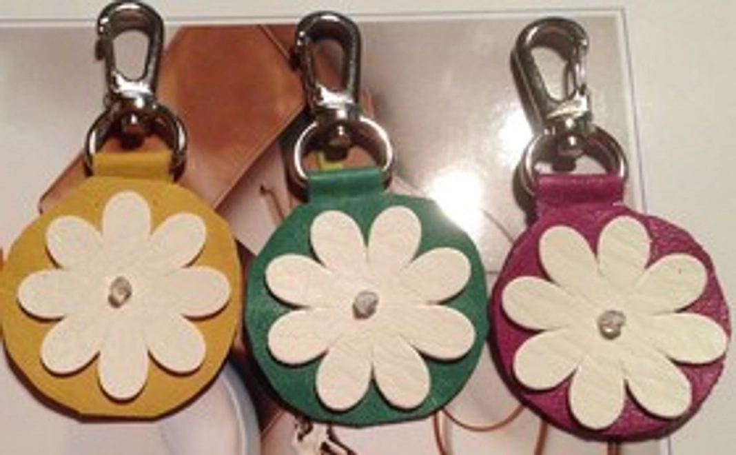 スタッフからのサンキューメッセージとオリジナルキーホルダー