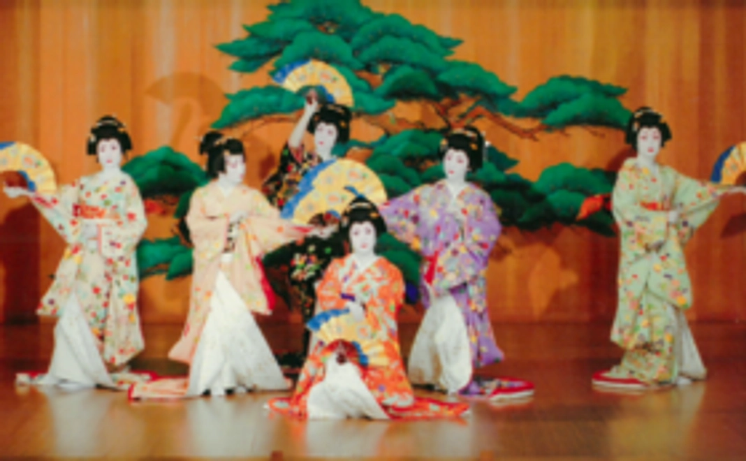 舞踊会のチケット1枚&当舞踊会の看板にお名前を掲載できる権利