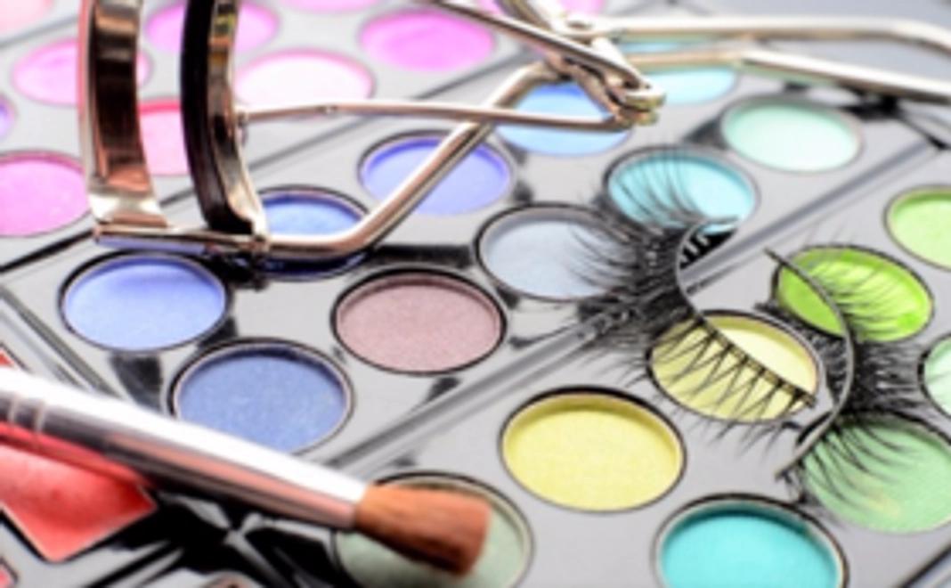 【自分もお年寄りも綺麗になって応援！】メイクレッスン＋眉カット＋トリートメント