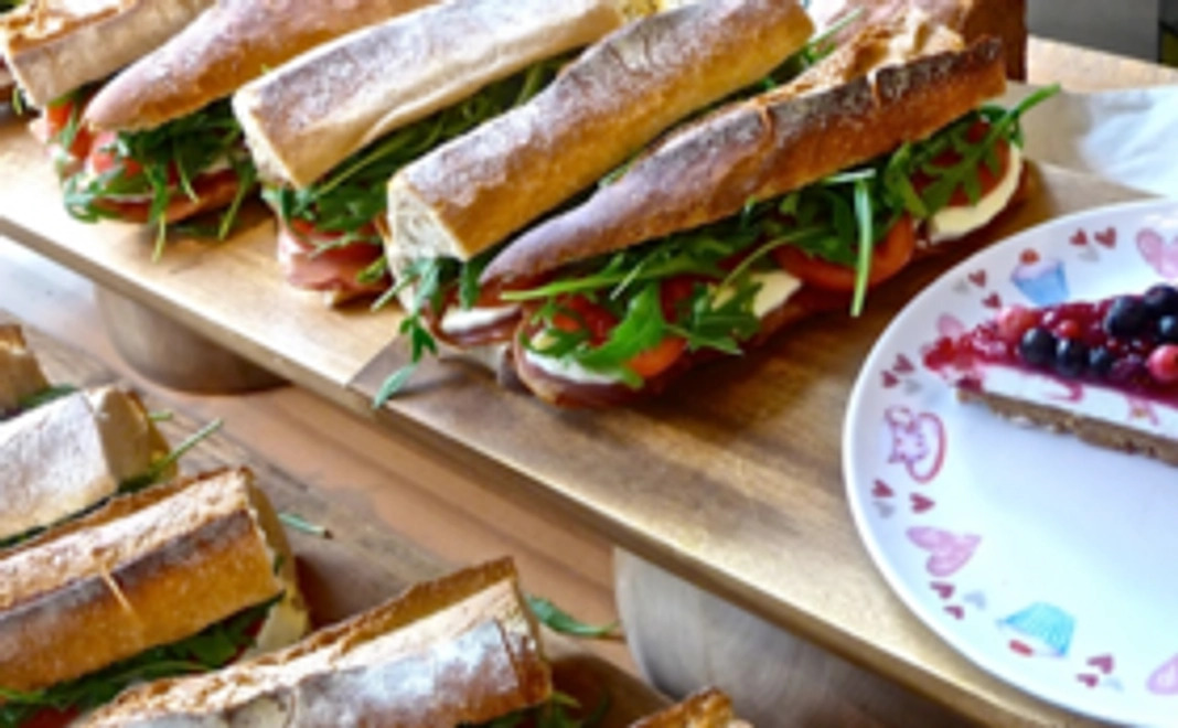 カフェ植村への招待券（ランチセット）