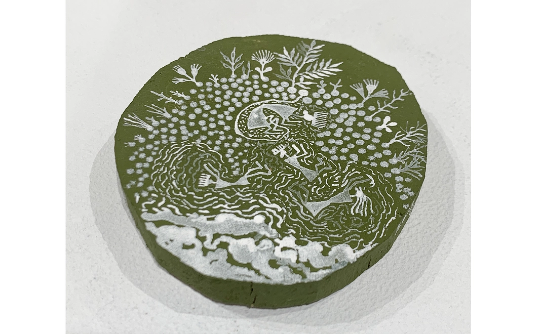 【ラダックの自然からの贈り物コース3】 流木に描かれたワィエダ兄弟のワルリ画ドローイング