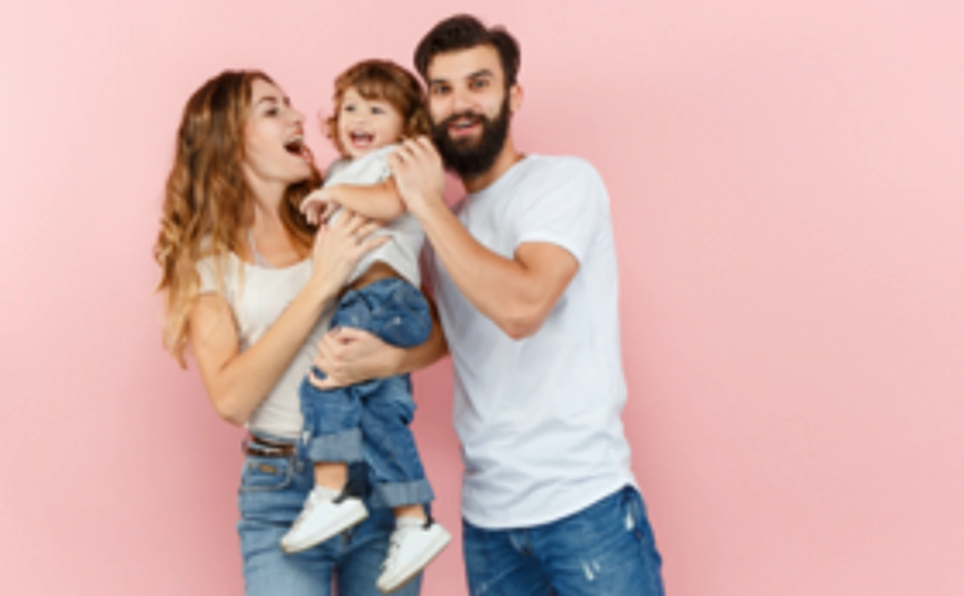 事業所スタジオにてプロフィール or 家族写真の撮影（ペット可能）