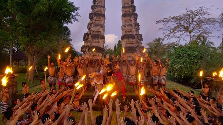 今夏、バリ島伝統舞踊の創作パフォーマンスを函館山で響かせる！