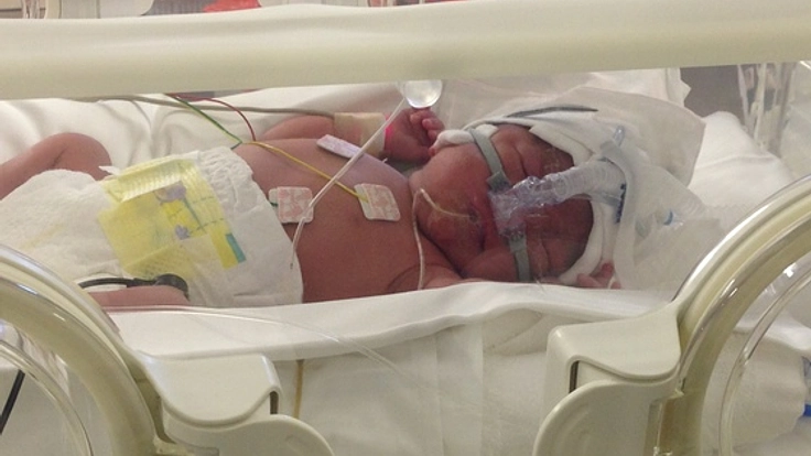 離島から沖縄本島に通院する難病児と家族の滞在費を支援したい！