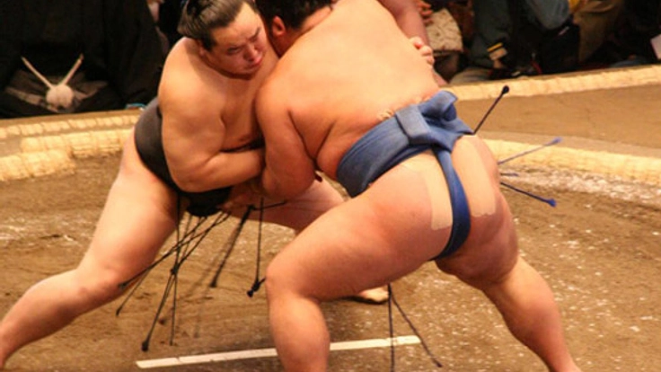 福岡県に力士・高見劉を招待！本物の力士と子どもの相撲対決を！