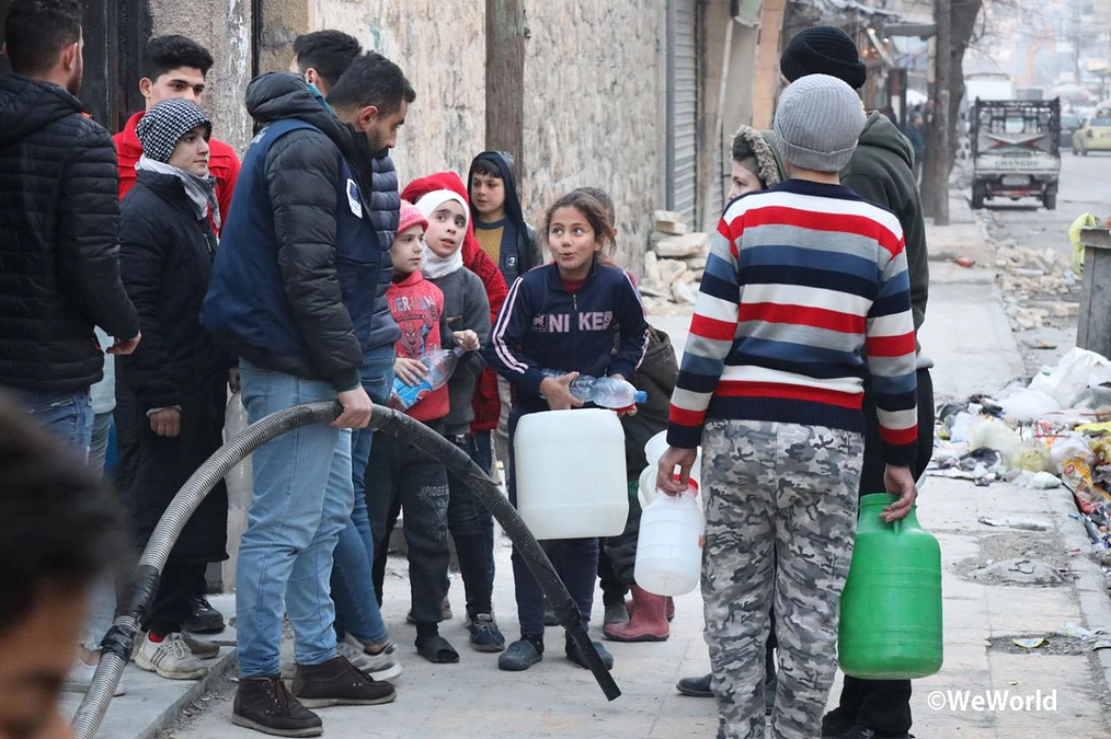 シリアのアレッポで物資支援、水の配布などを進めています