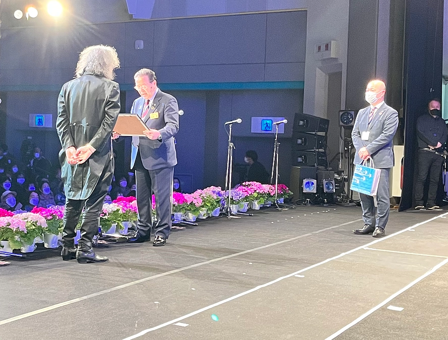 公演の様子が各新聞の記事に掲載されました(Backstage Vol.86）