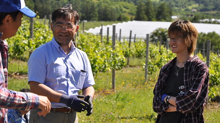 高校生がワイナリーづくり！？出来たてワインを北海道で！