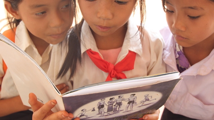 消滅の危機！ラオス少数民族の文化を守る作品出版を私たちの手で