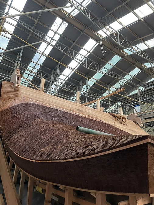 檜皮を葺いています。