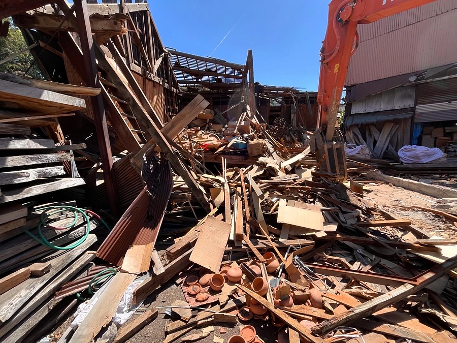 倉庫解体３日目が終わりました