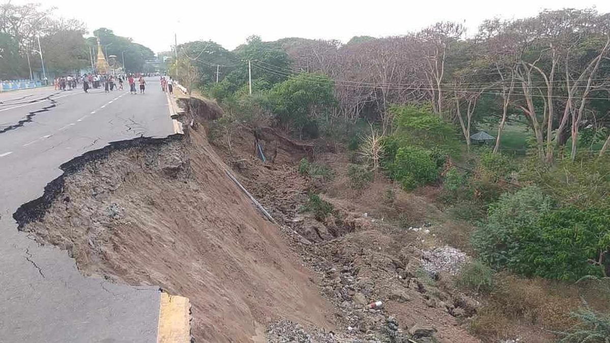 雨による土砂崩れも発生