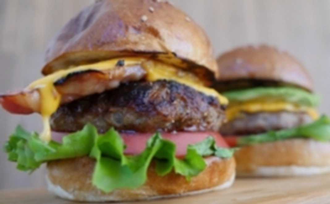 【コンテナバーガーカフェでバーガーを満喫】