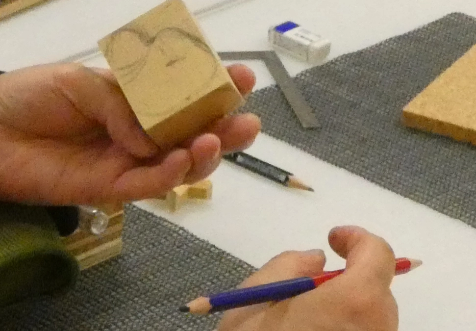 木彫り体験実施しました。