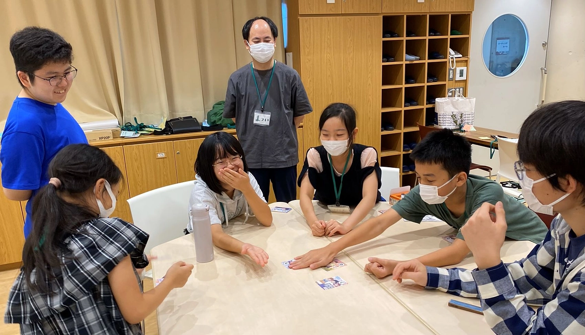 川崎市子ども会議の子どもたちに向けてかるたワークショップと子どもの権利のお話を行いました！