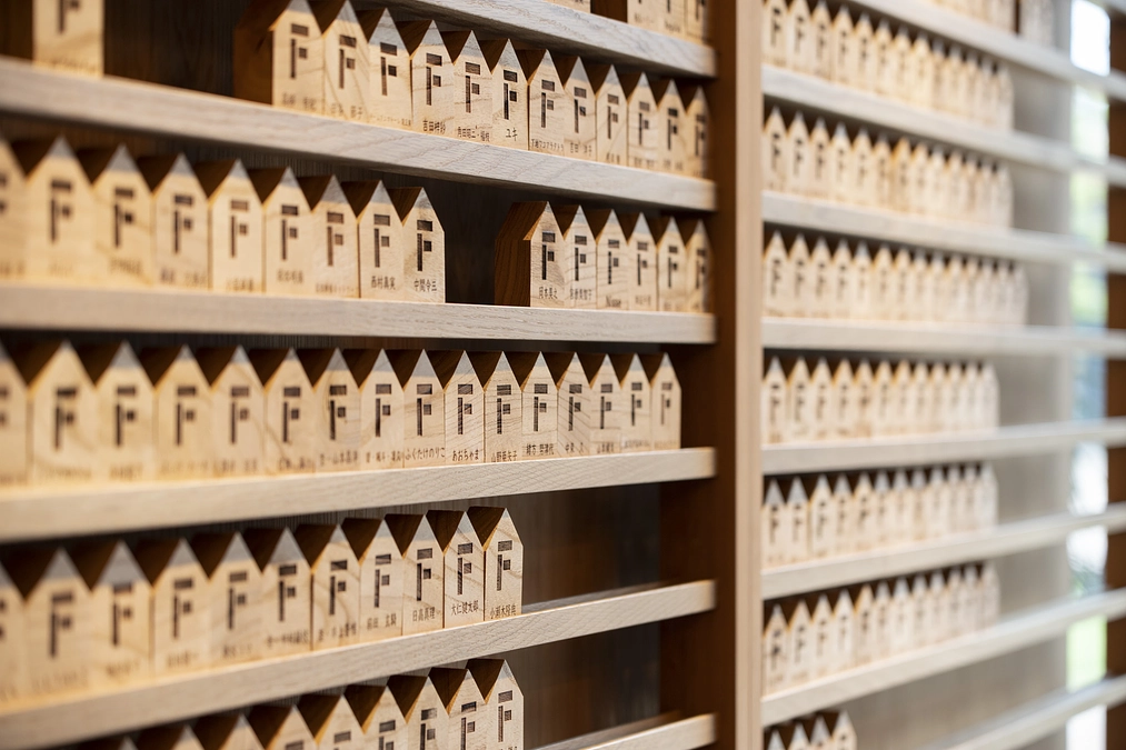 福岡おもちゃ美術館の一口館長の名入り積木を掲示しました