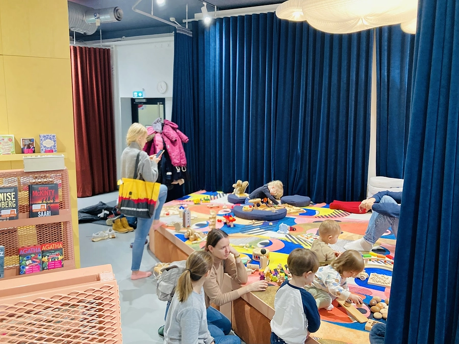 ヤトカサーリ児童図書館でイベントを開催