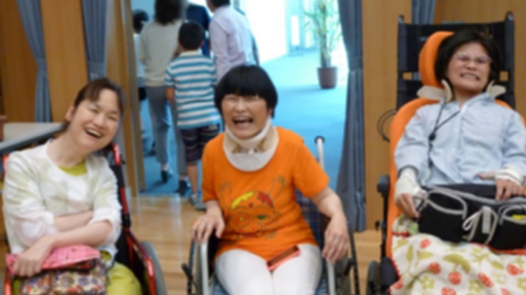 デイサービスの送迎車を購入し、施設に通えない方にも支援の輪を