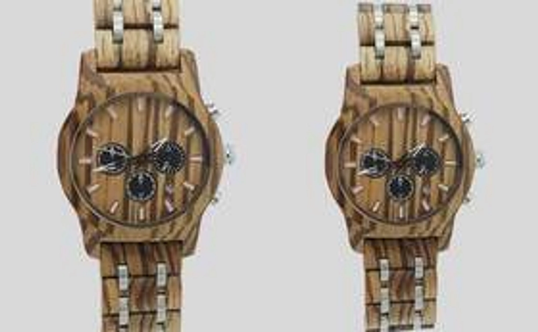 1.木製腕時計　(ゼブラウッド)
