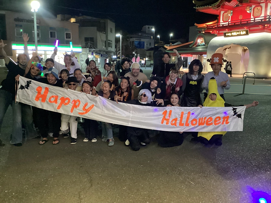 ハロウインパーティでロボットたちも仮装しました（2024年10月）