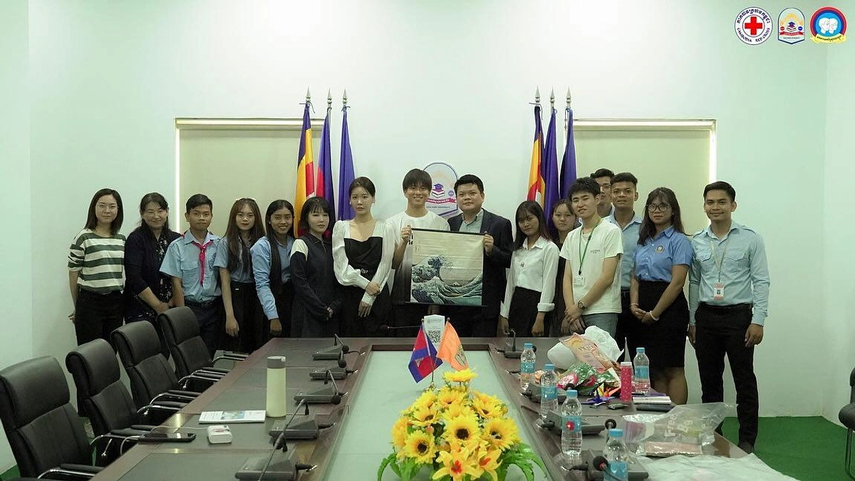 活動日4日目　カンボジアの大学との交流会と夜街を歩く子供達