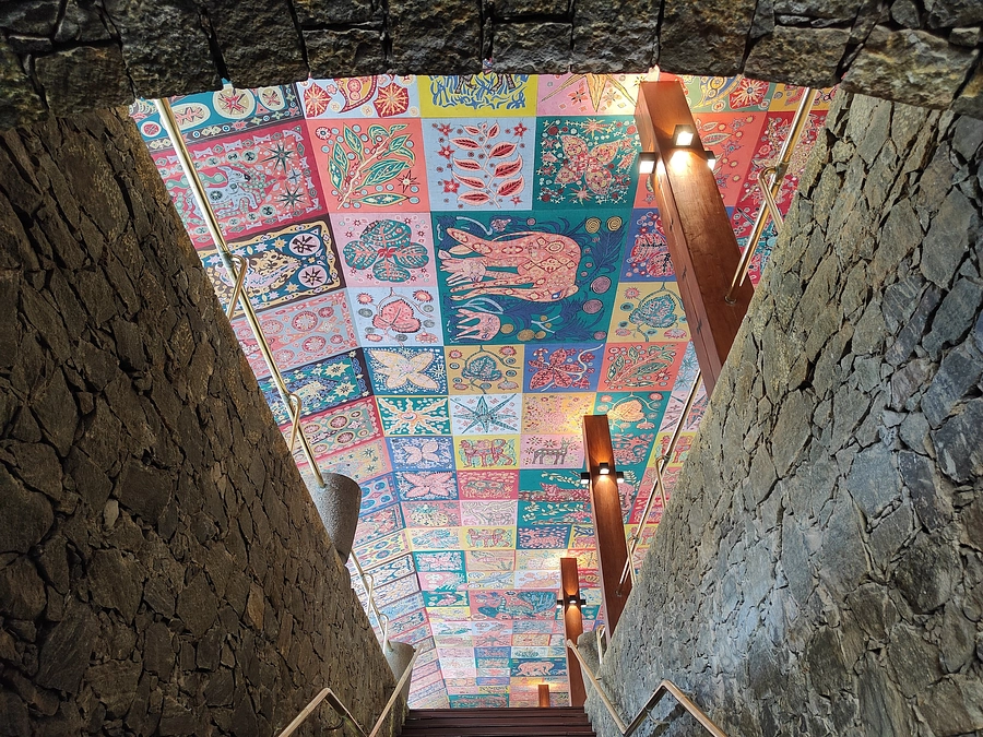 東京でエナ・デ・シルバの作品を見られるという価値について