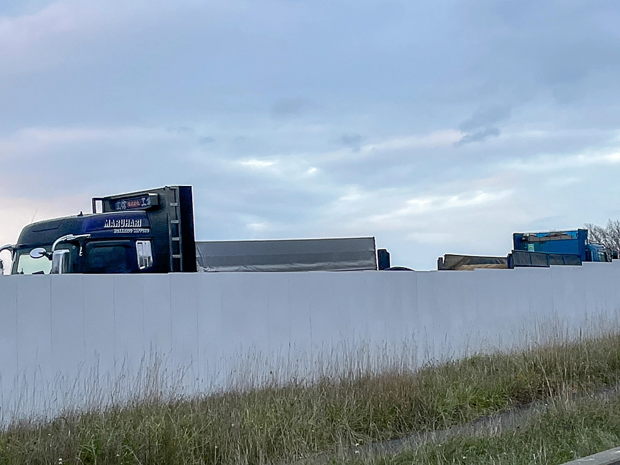 本日（令和5年11月13日)の北海道百年記念塔